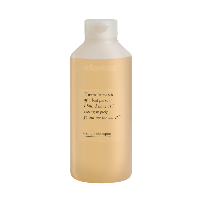 Soy un shampoo sostenible, el más eco-friendly hasta ahora. Carbono neutro, 98,2% biodegradable, con empaque de caña de azúcar y detergente de aceite de oliva. Limpio todo tipo de pelo, incluso cuero cabelludo graso. Modo de aplicación: con pelo húmedo, aplica cantidad necesaria en el cuero cabelludo, masajea y enjuaga al 100%. Sin colorantes ni siliconas.