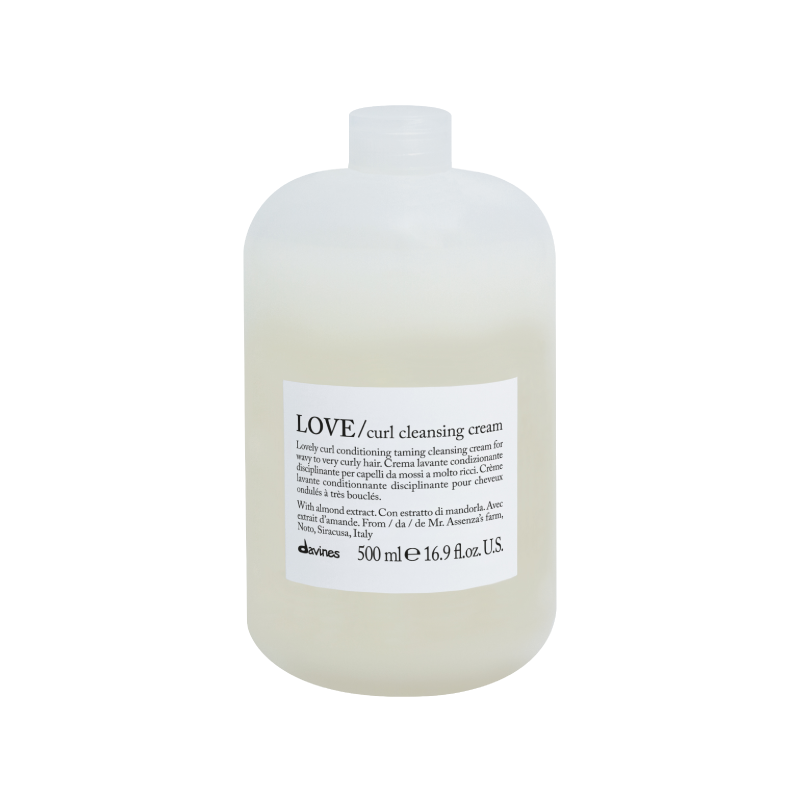 Love curl, adoras tus crespos como nosotros. Soy el co-wash o cleasing cream de la línea, una crema limpiadora para tus rizos. Limpio suavemente, hidrato y nutro cuero cabelludo y hebras secas. Úsame con tu shampoo habitual o cuando necesites hidratación extra. ¿CÓMO APLICARME?: Con pelo húmedo, aplica en cuero cabelludo, masajea bien y enjuaga al 100%.