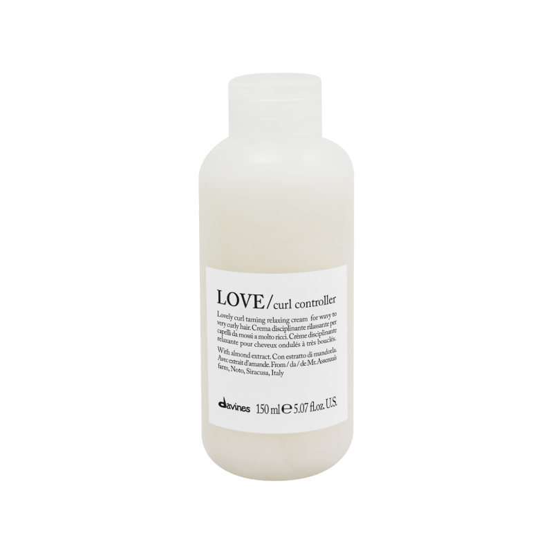 Love curl, porque amas tus crespos tanto como nosotros. Soy Controller, domino el frizz y tus rizos. Hidrato y mantengo tus ondas en forma, pero no soy un gel, solo una crema. Combíname con crema para peinar o un poco de primer si necesitas más ayuda. ¿CÓMO APLICARME?: Tras el lavado, con pelo muy húmedo, secciona y aplica la cantidad necesaria. Si deseas, usa crema para peinar o primer para definir. Deja secar al aire o con difusor para rapidez, volumen y forma duradera.