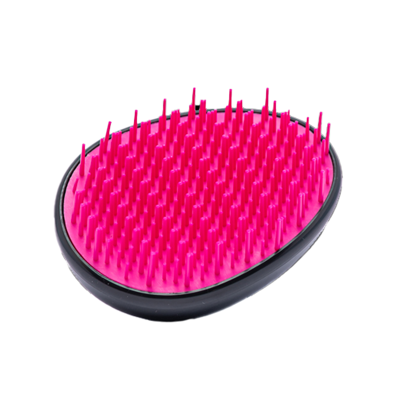 Soy el compañero perfecto para desenredar tu cabello con mis cerdas pequeñas y cercanas. Si tienes cabello crespo, úsame con acondicionador para dejarlo suave y listo para definir. Si tienes cabello liso, úsame en cualquier momento. Además, debido a mi tamaño, puedes llevarme contigo en tu bolso a todas partes. Soy tu salvación para mantener tu cabello siempre hermoso y cuidado.