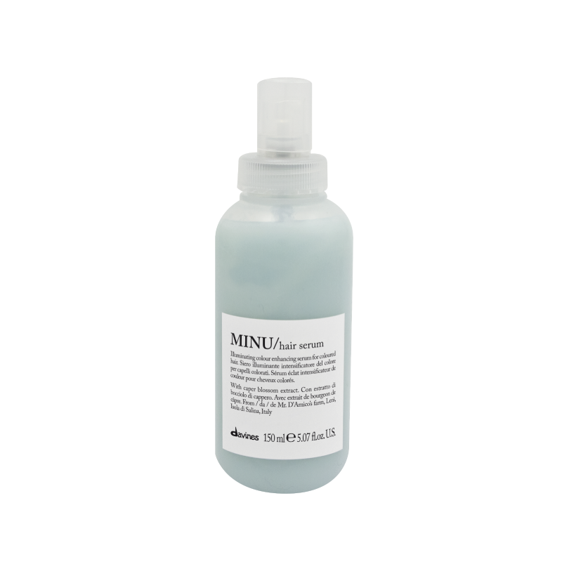 Soy Minu, el Hair Serum que no pasa desapercibido. Protejo, hidrato, nutro y cuido tu cabello teñido. No importa tu textura, yo estoy aquí para ti. ¿Cómo me aplicas? Después de lavar el cabello, con él aún húmedo, aplica unos pocos push 1 cm por debajo de la raíz, peina y no enjuagues.