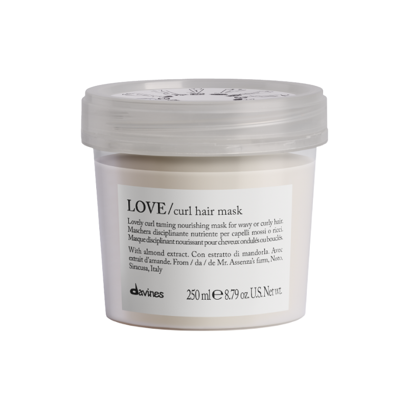 Love Curl, la mascarilla perfecta para amar tus rizos tanto como nosotros. Con su hidratación y nutrición profunda, prepara tus rizos para lucir definidos y hermosos. Puedes utilizarla en todo tipo de texturas de cabello. ¿Cómo aplicarla? Después de lavar con shampoo, retira el exceso de humedad y aplica la mascarilla por secciones, evitando la raíz y dejando 1 cm de distancia. Déjala actuar durante 5 minutos y luego enjuaga completamente.