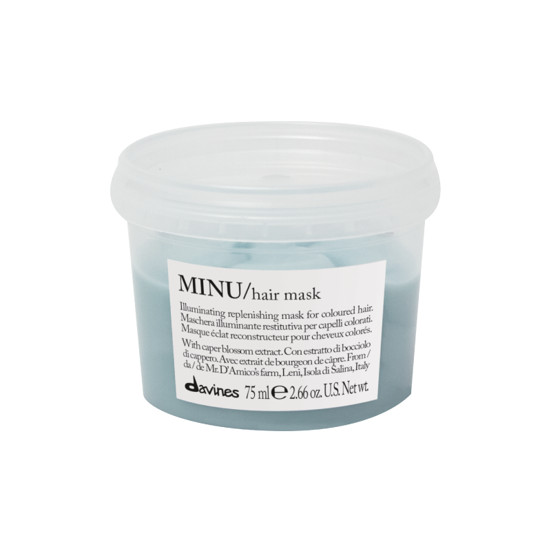 Soy Minu, no por ser pequeña, sino para que no me olvides. Soy la mascarilla que hidrata, nutre y protege tu cabello con color. Prolongo su duración, aportando brillo, suavidad y sedosidad. Úsame sin importar tu tipo de cabello. ¿Cómo aplicarme? Lava con shampoo, retira el exceso de humedad y distribúyeme por secciones, evitando la raíz. Déjame actuar de 10 a 15 minutos y enjuágame completamente. Disfruta de un cabello radiante y saludable con Minu.
