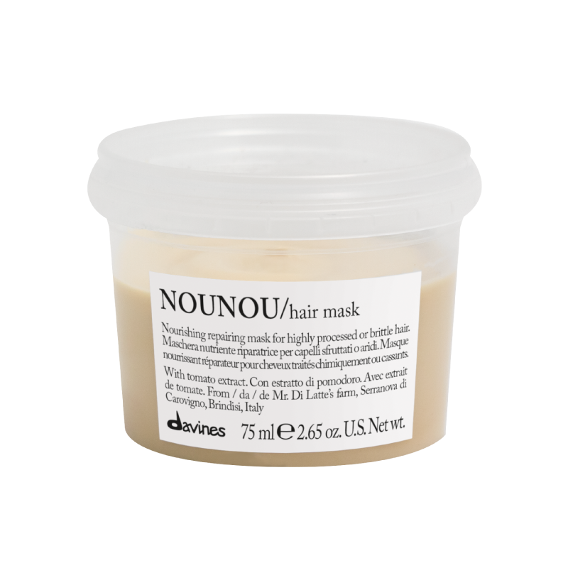 Nounou, no me olvides. Soy la mascarilla perfecta para nutrir y reparar tu cabello dañado por procesos químicos. Con proteína de tomate fiaschetto, dejaré tu pelo suave y brillante. Úsame sin importar tu tipo de cabello. ¿Cómo aplicarme? Lava con shampoo, elimina el exceso de humedad y aplica por secciones, dejando 1cm desde la raíz. Déjame actuar de 10 a 15 minutos y enjuágame completamente para obtener resultados óptimos. Confía en Nounou para revitalizar tu cabello.