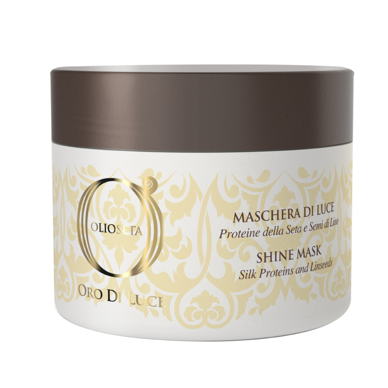 No necesito oro para ofrecerte un brillo y aroma increíbles. Soy la mascarilla Oro di Luce, experta en reparar y nutrir tu cabello. Contengo proteína de seda y semillas de lino. Mi exclusividad radica en ser una línea profesional. ¿Cómo me aplicas? Lava con el shampoo Oro di Luce, elimina el exceso de humedad, secciona el cabello y aplícame de mechón en mechón. Déjame actuar durante 5 minutos y enjuágame completamente. Descubre el brillo radiante con la mascarilla Oro di Luce, sin necesidad de oro.