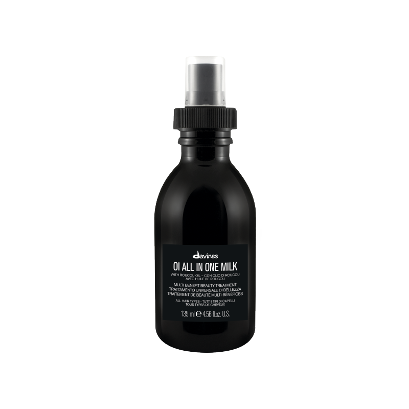 Hola, soy Oi All-in-One Milk, la leche hidratante que amarás y no podrás dejar de usar. Mi aroma delicioso te encantará. Controlo el frizz al instante y dejo tu pelo y puntas suaves, con un aspecto increíble. Además, desenredo fácilmente y sirvo como protector sin generar peso, al contrario, dejo tu pelo liviano. Puedes aplicarme cuando quieras.