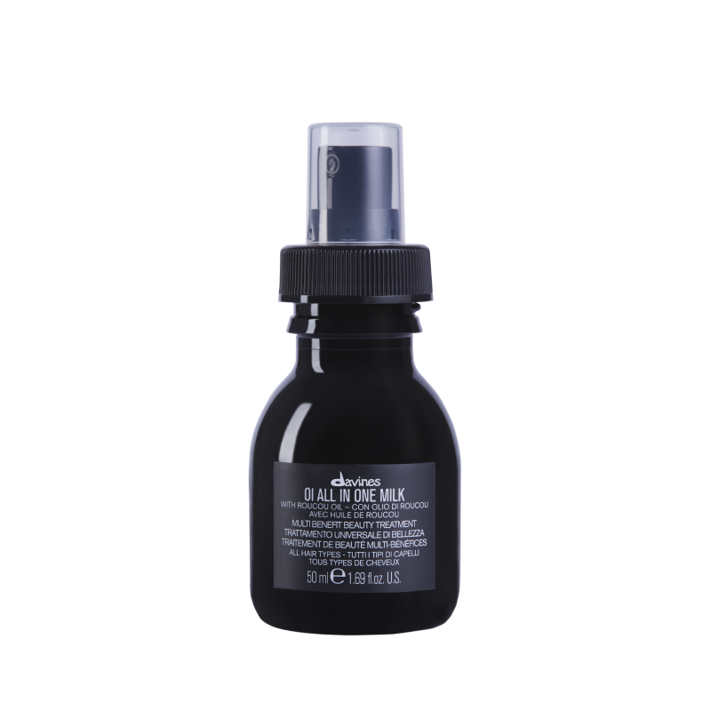 Oi All-in-One Milk, la leche hidratante que amarás y no podrás dejar de usar. Con un aroma delicioso, controlo el frizz al instante y dejo tu pelo y puntas super suaves, con un aspecto encantador. Además, desenredo fácilmente y sirvo como protector sin generar peso, al contrario, dejo tu pelo liviano. Puedes aplicarme cuando quieras, ¡soy imprescindible!