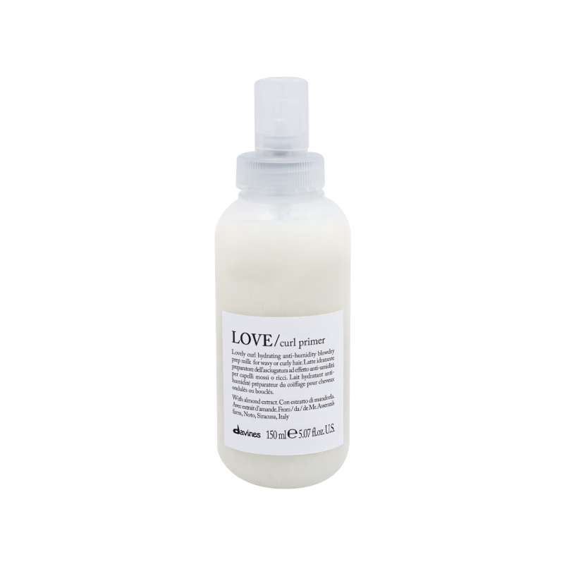 Love Curl, el nombre lo dice todo, porque amas tus rizos tanto como nosotros. Soy el primer paso para preparar tus rizos antes de la crema para peinar o tu estilo favorito. Hidrato, desenredo y te ayudo a controlar el frizz. Úsame si tienes una textura de rizos 2 o 3, y si tienes una textura 4, úsame junto con tu crema para peinar. Si sientes que necesitas un poco más de ayuda, puedes mezclarme con la crema para peinar o con un poco de Controller.