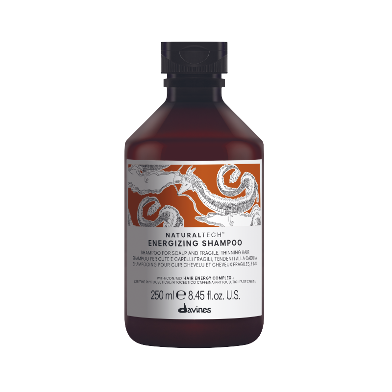 Soy el shampoo Energizing, un miembro especial de una familia única que combina la belleza y la tecnología. Mi propósito es revitalizar tu cabello frágil, brindándole vigor, fuerza e hidratación. Conmigo, ya no tendrás que preocuparte por la caída del cabello. Utilízame siguiendo las recomendaciones de tu estilista y descubre cómo puedo transformar y fortalecer tu cabello. Únete a la experiencia energizante y disfruta de un cabello radiante y saludable.