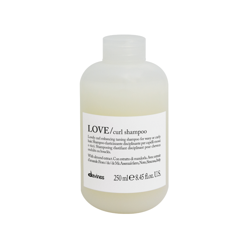 Soy Love Curl, el shampoo perfecto para tus rizos amados. Limpio delicadamente, hidrato y nutro tus crespos. Puedes alternarme con Cleasing Cream cuando sientas que tu pelo necesita una hidratación adicional. Confía en mí para mantener tus rizos hermosos y saludables.