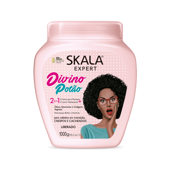 Divino Potato, ideal para cabello crespo, afro y en transición. Define, da brillo y contiene aceite de ricino, argán, queratina y colágeno vegetal. Aplicar como crema para peinar o tratamiento, dejar por 3 minutos y enjuagar al 100%. Es ligero, pero no mágico. Libre de crueldad y vegano.